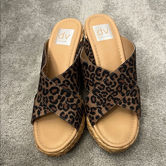 DV by Dolce Vita Women's Animal Print Wedge Sandals NWOT - Picture 1 of 4